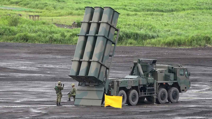 Type 12 là loại tên lửa đất đối hạm, ban đầu được phát triển để phóng từ cơ cấu phóng di động mặt đất. Sau này, các phiên bản cải tiến cho phép Type 12 có thể khai hỏa được từ tàu chiến trên mặt nước.