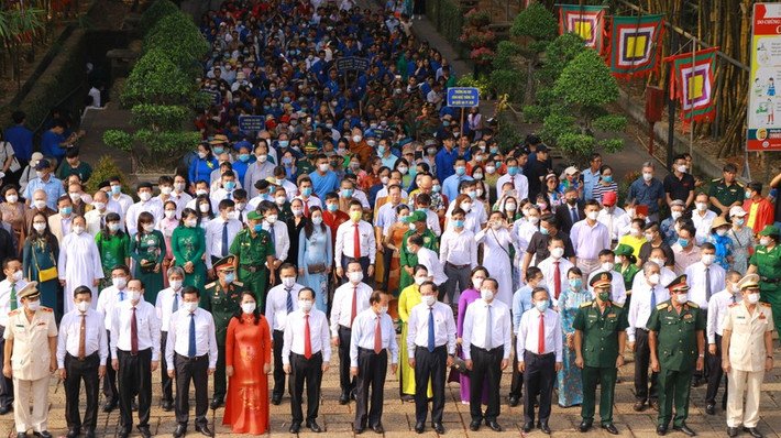 Đến dự lễ có Ủy viên Bộ Chính trị - Bí thư Thành ủy TP HCM Nguyễn Văn Nên; các lãnh đạo cùng nguyên lãnh đạo Trung ương và TP HCM.