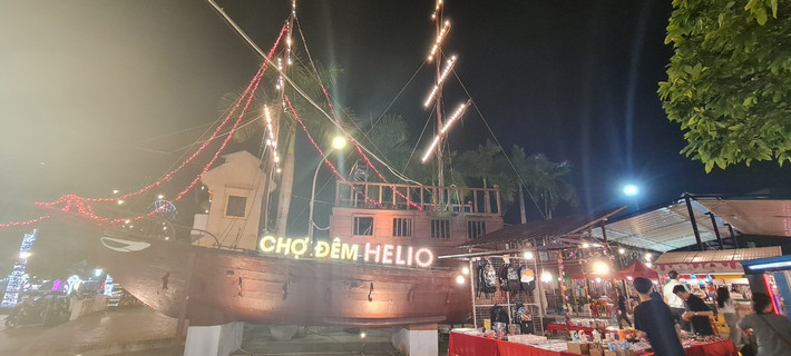 Ghé chợ đêm Helio, cùng khám phá không gian ẩm thực, mua sắm náo nhiệt của thành phố xinh đẹp và năng động này.