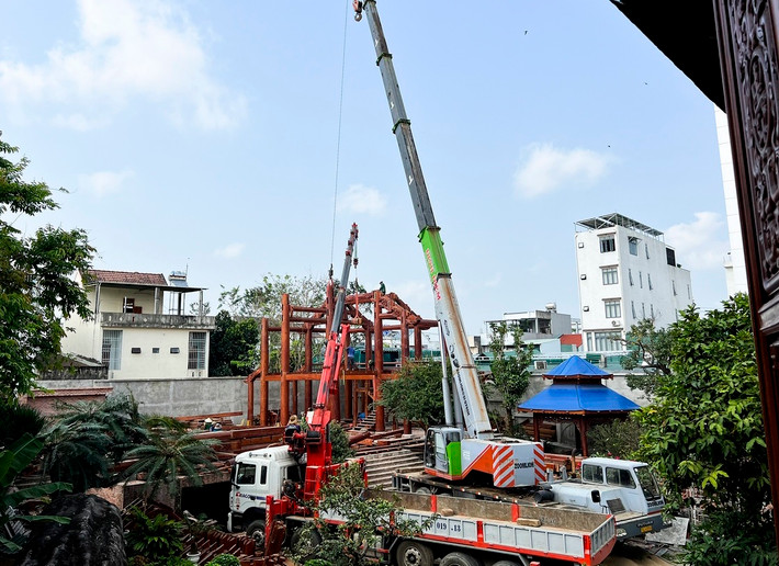 UBND TP Quảng Ngãi đã ra quyết định xử phạt ông Sơn 45 triệu đồng về hành vi chuyển đất trồng lúa sang đất phi nông nghiệp tại khu vực đô thị; 30 triệu đồng về hành vi chiếm đất phi nông nghiệp tại khu vực đô thị. Tổng số tiền phạt là 75 triệu đồng.