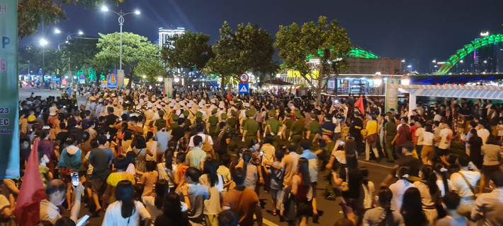 Chương trình biểu diễn nhạc kèn diễu hành diễn ra trên đường Bạch Đằng từ cầu Trần Thị Lý đến cầu Rồng.