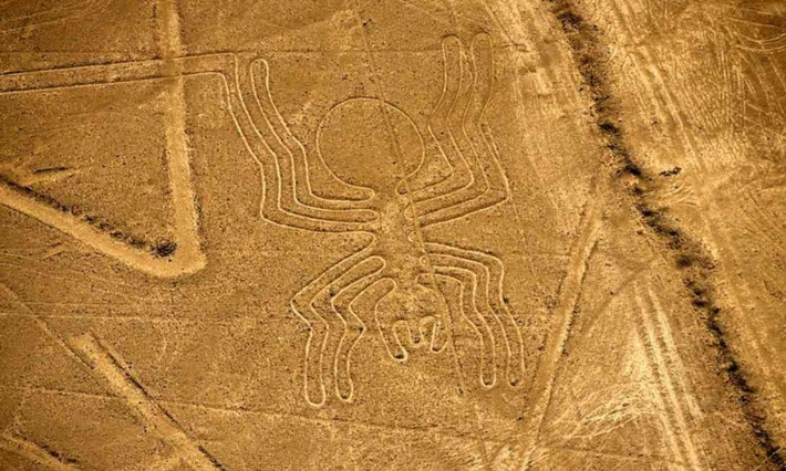 3. Những đường kẻ Nazca: là một chuỗi các hình hoạ địa lý có từ thời cổ đại nằm toạ lạc ngay trong lòng hoang mạc Nazca ở Pêru. Quần thể đường kẻ này đã được tổ chức UNESCO công nhận là di sản văn hoá thế giới.