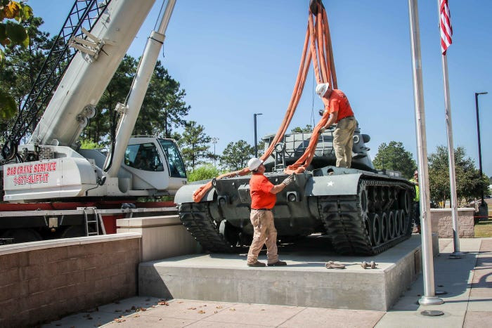 Chiếc xe tăng M48 Patton được tìm thấy trong kho chứa "hàng thải" của Quân đội Mỹ trong tình trạng rỉ sét, hỏng hóc gần như toàn bộ từ trong ra ngoài sau nhiều chục năm bị xếp xó nay đã được đại tu lại. Nguồn ảnh: BI.