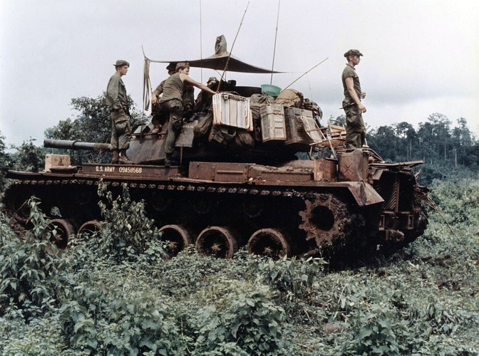 Xe tăng M48 Patton là loại xe tăng được coi là thành công nhất trong Chiến tranh Việt Nam và được cho là loại xe tăng Mỹ có thiết kế cực kỳ phù hợp với chiến trường này. Nguồn ảnh: Pinterest.