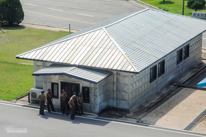 Các bĩnh sỹ Triều Tiên làm nhiệm vụ ở JSA.