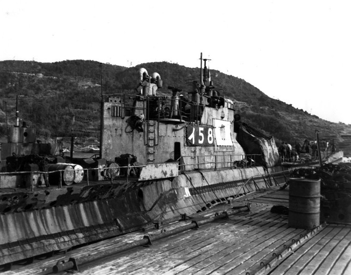 Tàu ngầm Nhật số hiệu USS Indianapolis của Nhật khi còn nằm trong cảng. Nguồn ảnh: BI.