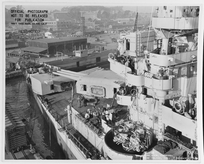 Người ta ước tính, đã có khoảng 150 thuỷ thủ sống sót sau khi USS Indianapolis chìm đã bị cá mập ăn thịt - đây cũng là vụ cá mập tấn công với số lượng người thiệt mạng nhiều nhất lịch sử. Nguồn ảnh: BI.