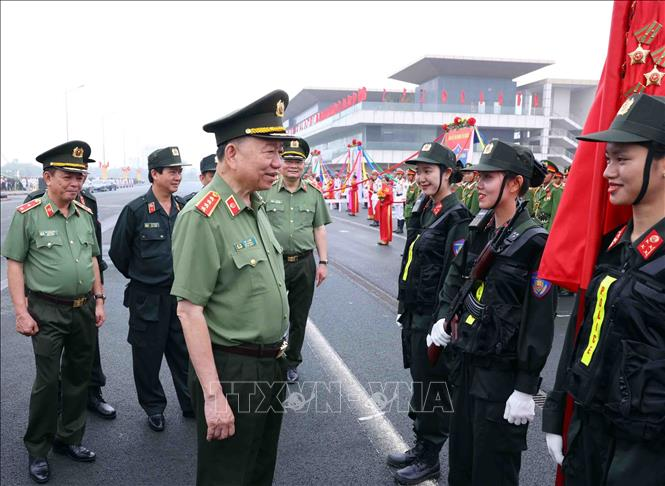 Đại tướng Tô Lâm, Bộ trưởng Bộ Công an thăm hỏi, động viên cán bộ, chiến sĩ CSCĐ tham gia tổng duyệt lễ diễu binh kỷ niệm 50 năm ngày truyền thống lực lượng CSCĐ.