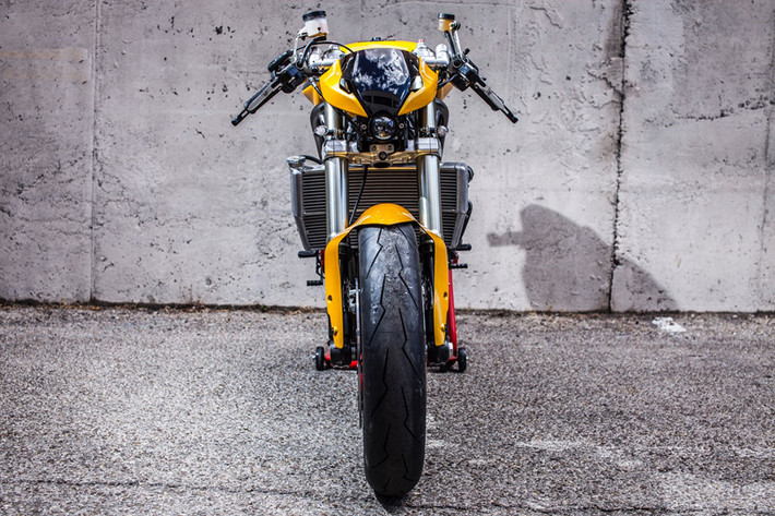 Ducati xây dựng động cơ L-Twin có góc 90 độ giữa các xi-lanh (tạo ra hình chữ "L " đặc trưng), tạo dấu ấn tách biệt với các nhà sản xuất động cơ V-twin khác như Harley-Davidson hay Indian.
