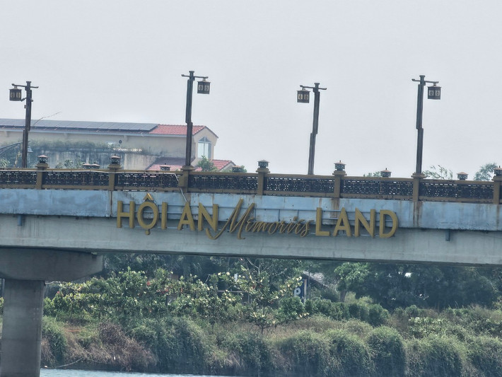 Dự án nằm trên một cồn cát giữa sông, còn được gọi là đảo Ký ức Hội An.