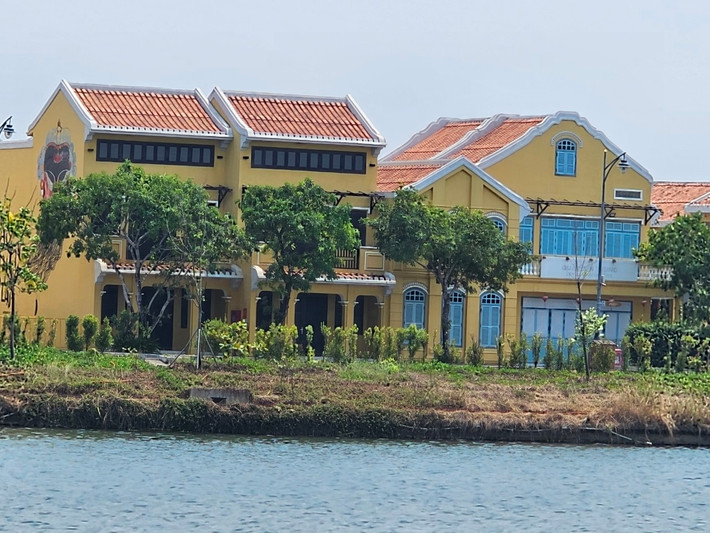 Tổng khối lượng cát san nền qua kiểm tra hồ sơ quyết toán hơn 102.000 m3, chênh lệch vượt hơn 1.200 m3 so với số quyết toán, từ đó tổng giá trị quyết toán san nền vượt hơn 336 triệu đồng.