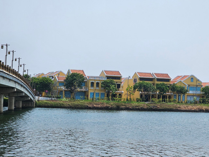 Cụ thể, việc cấp phép xây dựng, thẩm tra thiết kế xây dựng dự án đã có một số vi phạm. Công ty Gami Hội An vi phạm, thiếu sót trong việc không lập lại hồ sơ điều chỉnh quy hoạch, điều chỉnh thiết kế dự toán của dự án.