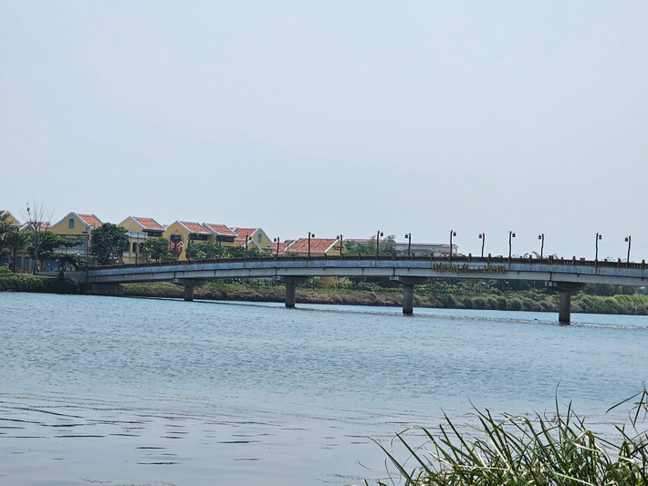Công viên Ấn tượng Hội An nằm giữa dòng sông Hoài như một hòn đảo nhỏ.