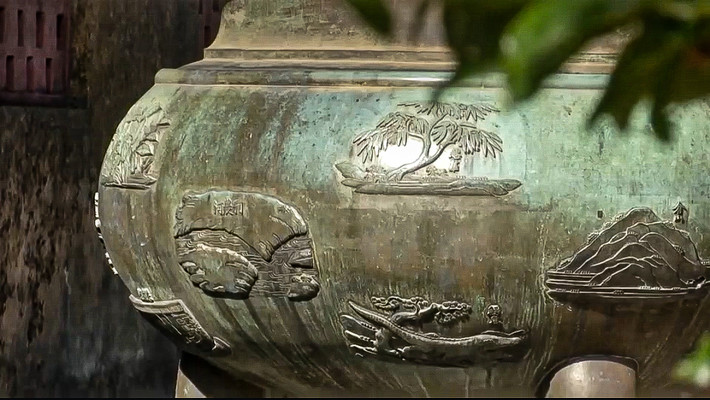 Việc UNESCO công nhận 162 mảng hình đúc tinh xảo bằng đồng trên Cửu đỉnh Huế là Di sản Tư liệu Thế giới cho thấy những giá trị đặc biệt, riêng có của bộ "Bách khoa thư" bằng đồng của Việt Nam hồi nửa đầu thế kỉ 19.
