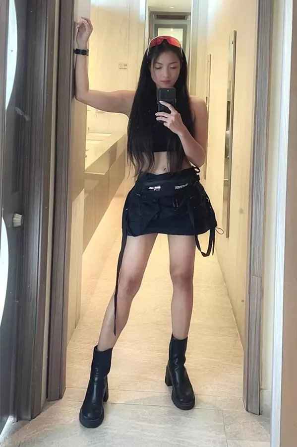 Thủy Top là một trong những hot girl đời đầu ở Hà thành. Cô nổi tiếng nhờ loạt ảnh nóng bỏng vào năm 2008. Từ đó, Thủy Top trở thành cái tên được săn đón và dần lấn showbiz. Cô từng tham gia đóng các phim như: Chít và Pi, Đi qua bóng tối, Những người độc thân vui vẻ...