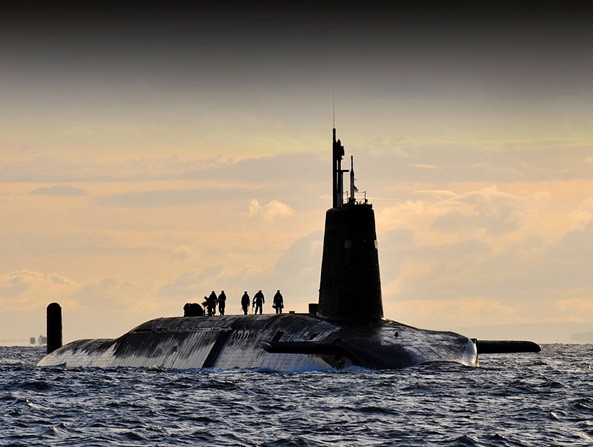 Quá trình tái nạp lõi phản ứng hạt nhân cho phép HMS Vengeance hoạt động được đến khoảng năm 2021 hoặc 2022. Nghĩa là chỉ vài năm nữa chiếc HMS Vengeance này sẽ hết hạn hoạt động. Tuy nhiên Hải quân Hoàng gia Anh vẫn hoàn toàn chưa có kế hoạch thay thế cho tàu ngầm hạt nhân này trong tương lai. Nguồn ảnh: Vanced.