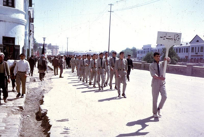 Ở Afghanistan thời đó cũng có trường nam sinh và nữ sinh riêng.