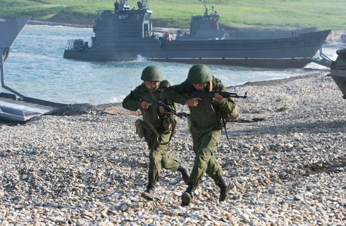 Vị trí tiếp theo thuộc về Nga với lực lượng có tên "Hải quân Đánh bộ" hay Naval Infantry. Lực lượng này của Nga đã ra đời từ thời Nga hoàng và tới nay vẫn tiếp tục phục vụ cả ba hạm đội của Nga. Nguồn ảnh: Countrydetail.