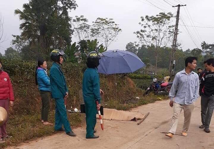 Theo đó, vụ việc trên xảy ra vào sáng cùng ngày (26/12), một người đàn ông nghi ngáo đá đã cầm hung khí truy sát nhiều người tại xã Sơn Phú, huyện Định Hoá, tỉnh Thái Nguyên.