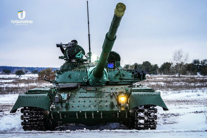 Tuy vậy cho đến khi ngừng sản xuất hàng loạt vào năm 1987, “trái tim” của xe tăng T-64 vẫn không thay đổi, đó là động cơ diesel 5TDF công suất 700 mã lực, có đặt biệt danh “cưa máy” vì âm thanh đặc trưng mà nó tạo ra.