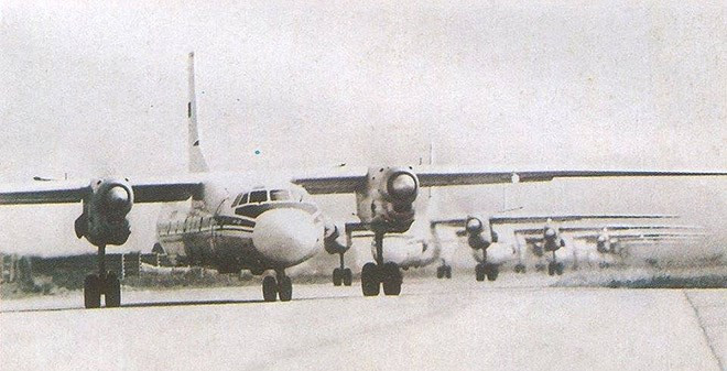 Trong thời gian hiện đại hoá Không quân Nhân dân Việt Nam giai đoạn 1979 - 1985, Liên Xô đã viện trợ cho chúng ta ít nhất 50 chiếc máy bay vận tải An-26. Nguồn ảnh: BTĐĐ.