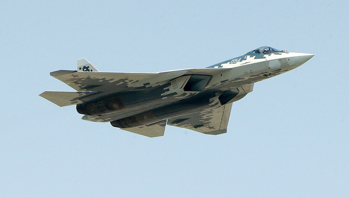 Buồng lái mới của Su-57 sẽ được trang bị kính lái giống với nâng cấp vừa được Nga thực hiện trên chiếc Tu-160 mặc dù về mặt cảm quan có thể nhận ra khá nhiều khác biệt giữa hai loại máy bay này. Nguồn ảnh: Pinterest.