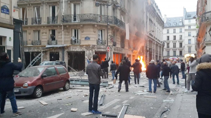 Vụ nổ xảy ra tại quận 9, phía bắc khu trung tâm của thủ đô Paris. Theo thông tin ban đầu vụ nổ ở Paris có nguyên nhân từ nổ khí gas và xuất phát từ một tiệm bánh. Nguồn ảnh: Reuters.