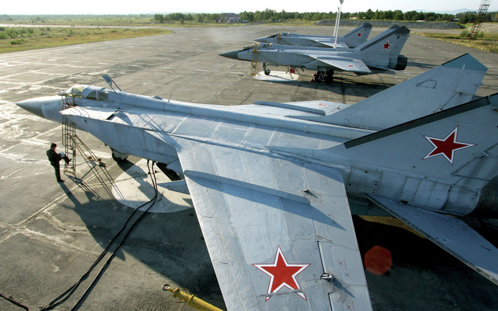 MiG-31 của Hạm đội Thái Bình Dương Nga trong thời gian diễn ra cuộc tập trận ở Kamchatka. Đây là mẫu máy bay kế thừa tốc độ của MiG-25, nhưng được nâng cấp mạnh radar, vũ khí biến nó thành "sát thủ máy bay ném bom chiến lược".