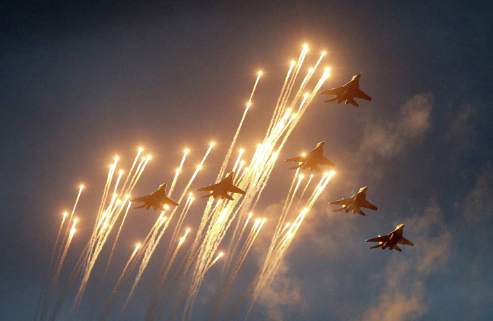 MiG-29 tham gia buổi diễn tập duyệt binh ở Minsk, Belarus.
