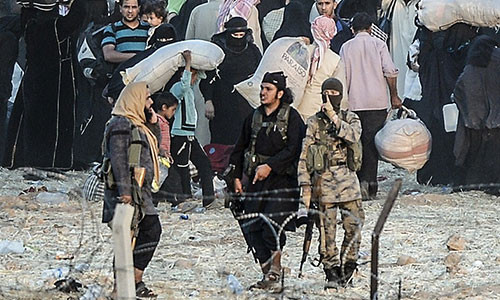 Cảnh dân thường Syria lủi thủi quay về.