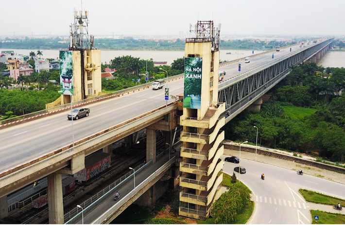 Cầu Thăng Long cũng được xem là một trong những công trình tiêu biểu của Việt Nam sau ngày Giải phóng miền Nam thống nhất Tổ quốc đến trước thời kỳ đổi mới 1986. Đồng thời, khẳng định hơn nữa tinh thần đoàn kết và là một biểu tượng của tình hữu nghị giữa Việt Nam và Liên Xô.