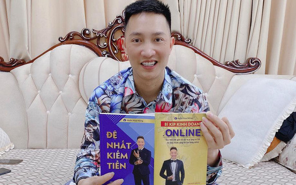 8. Huấn Hoa hồng bị xử phạt: Thanh tra Sở TT&TT TP Hà Nội xử phạt Huấn Hoa Hồng 7,5 triệu đồng, Công ty Cổ phần Kênh 28 Entertainment (Thế Anh 28) 40 triệu đồng, buộc nộp lại số lợi bất hợp pháp có được do hành vi vi phạm là 30 triệu đồng. Nội dung phạt liên quan Huấn Hoa Hồng vu khống cán bộ, công chức, thanh niên TP Hồ Chí Minh sử dụng ma túy; quảng cáo game cờ bạc trong MV Muôn Kiếp Là Anh Em và đăng trên kênh youtube Thế Anh 28.