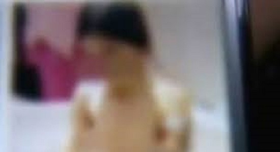 1. Bị chia tay, phát tán ảnh khỏa thân bạn gái: Cơ quan Cảnh sát điều tra Công an huyện Long Thành (Đồng Nai) đã kết luận điều tra chuyển Viện kiểm sát đề nghị truy tố đối với P.T.L (ngụ huyện Long Thành, tỉnh Đồng Nai) về tội “Làm nhục người khác”. Anh L. và chị T. yêu và sống với nhau nên anh L lưu ảnh bạn gái không mặc quần áo. Do bị đề nghị chia tay, nên L. gửi ảnh nóng của chị T. tới bạn bè và người thân chị T. kèm theo những lời nói tục tĩu, xúc phạm nhân phẩm chị T.