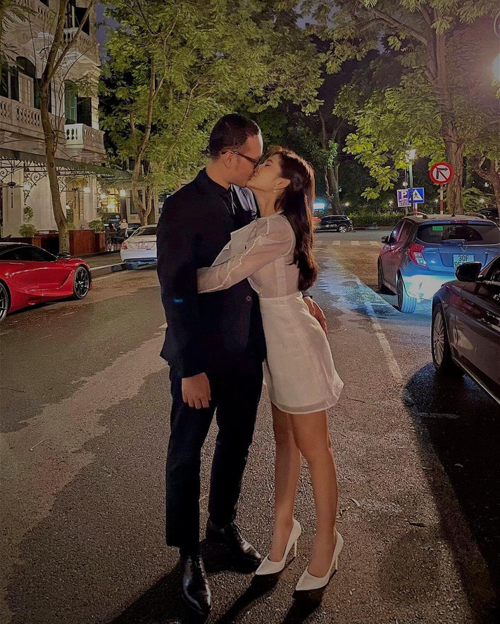 Trước những lời chúc mừng của mọi người, nữ MC xinh đẹp chưa có bất cứ phản hồi nào về sự việc.