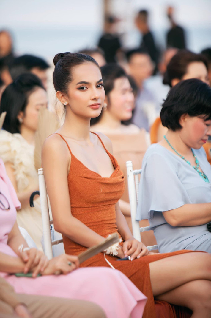 Gương mặt ấn tượng cùng body cuốn hút của cô nhanh chóng lọt được các nhãn hàng và đạo diễn mời hợp tác.