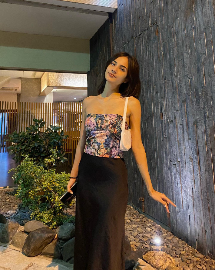 Vẻ ngoài cuốn hút của mỹ nhân sinh năm 2000 dù không cần trang điểm cầu kỳ. Ảnh: FBNV