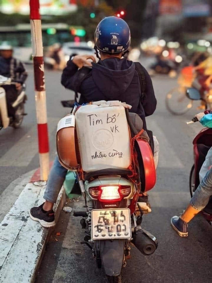 Hình ảnh chứng minh con rể của năm là đây, tìm luôn bố vợ uống hết can rượu này.