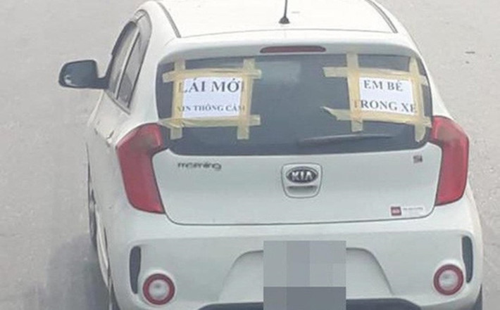 Các phương tiện xe cộ từ xe máy đến ô tô đều có thể mang lên mình thông điệp dễ thương như thế này.