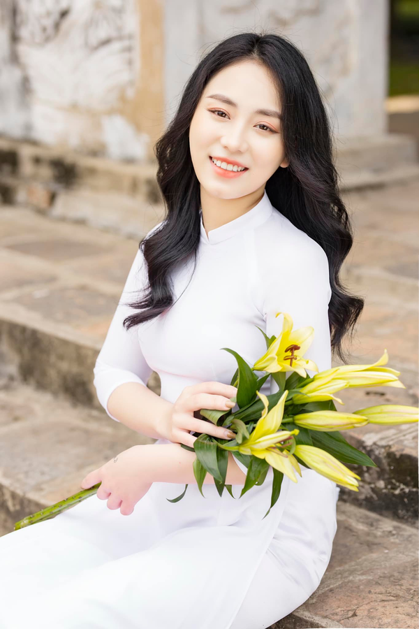 Nhan sắc của Minh Thu cũng được nhận xét thăng hạng đáng kể sau 1 năm nổi tiếng.