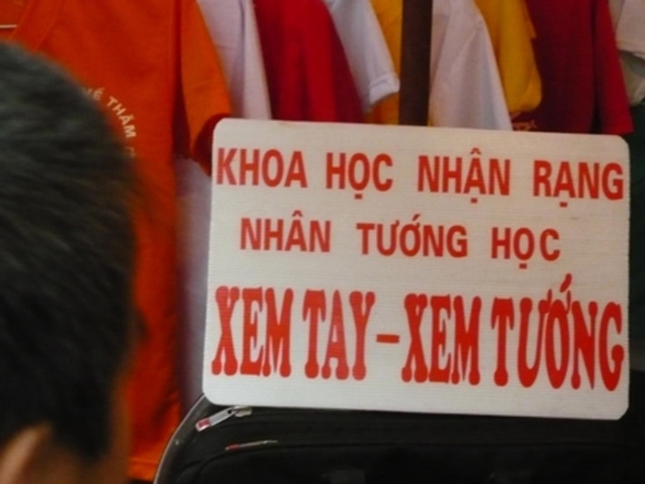 Chỉ cần một lỗi tại biển hiệu sai chính tả đơn thuần cũng tạo nên tràng cười vỡ bụng cho cư dân mạng.