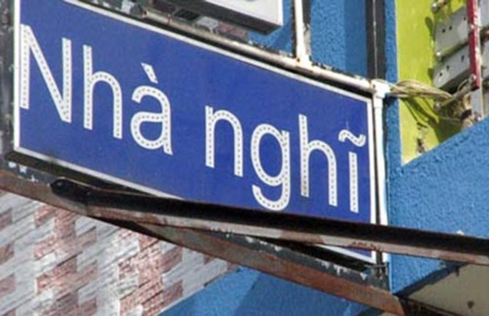 Những lỗi sai chính tả này có thể đến từ yếu tố chủ quan như việc kém hiểu biết của những thợ làm biển quảng cáo hay do lỗi kỹ thuật của chính những người đặt làm biển quảng cáo tạo nên.