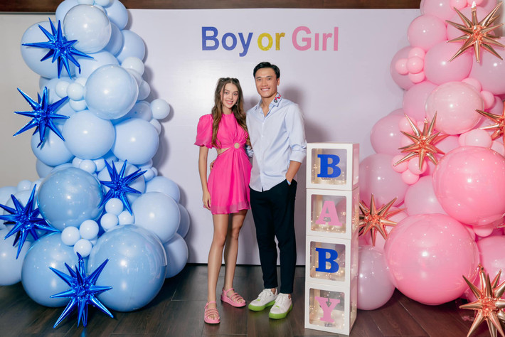 Sau gần 2 tháng về chung một nhà, mới đây vợ chồng Bùi Tiến Dũng gây chú ý khi xác nhận chuẩn bị lên chức.