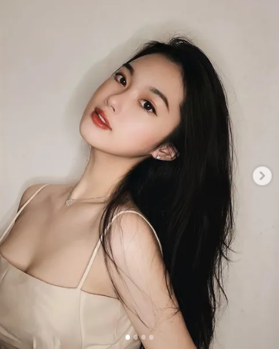 Trên trang cá nhân của mình, Hà Linh cũng gây chú ý với nhiều khoảnh khắc khoe hình thể khá gợi cảm, quyến rũ. Ảnh: IGNV