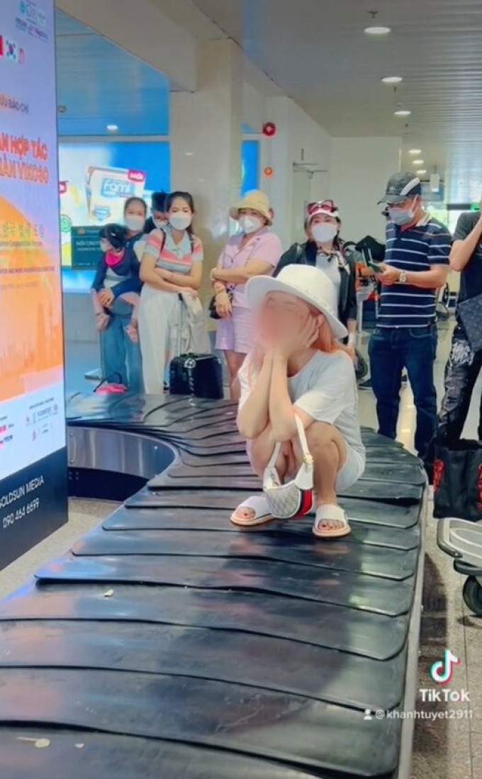 Thậm chí, rất có thể nhân viên sân bay sẽ bị khiển trách hoặc kỷ luật khi không nhắc nhở hành khách.