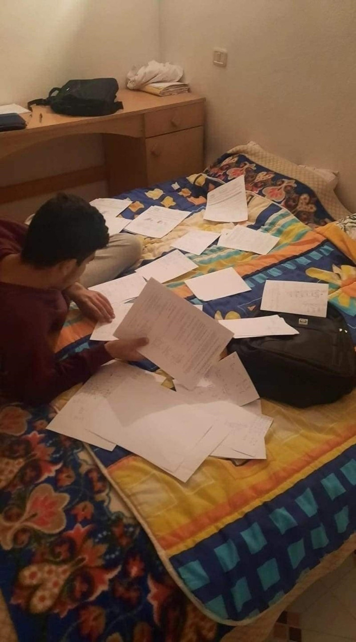 Cứ mỗi mùa thi tốt nghiệp đến gần, các sĩ tử lại chia sẻ các bí kíp, "chiêu trò" để có thể vượt vũ môn một cách dễ dàng nhất.
