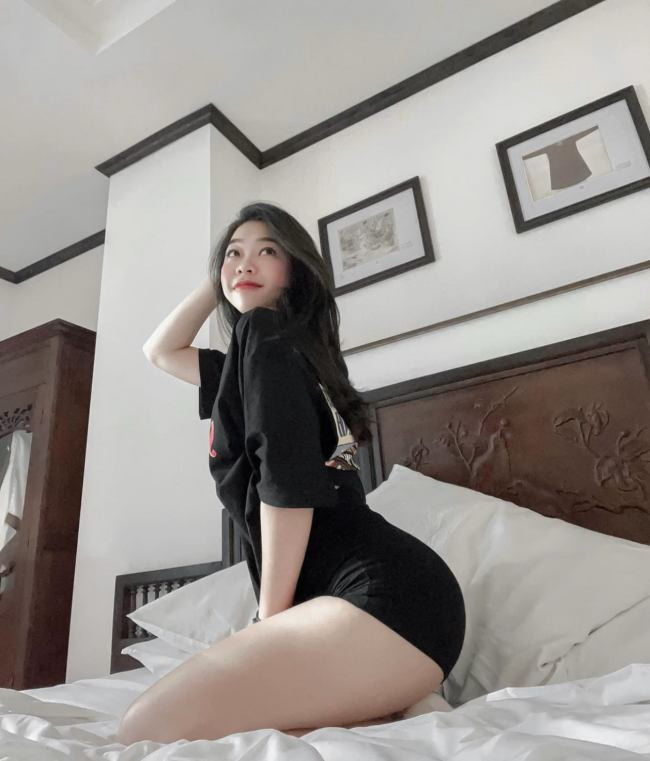 Hiện tại, cô đang sinh sống và làm việc tại Nha Trang. Hoàng Mai vừa là gymer vừa là người mẫu tự do.