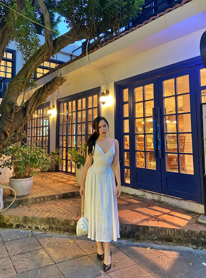 Vẻ đẹp ngoại hình giúp Thúy Quỳnh được biết đến với trang cá nhân gần 30 nghìn người theo dõi.