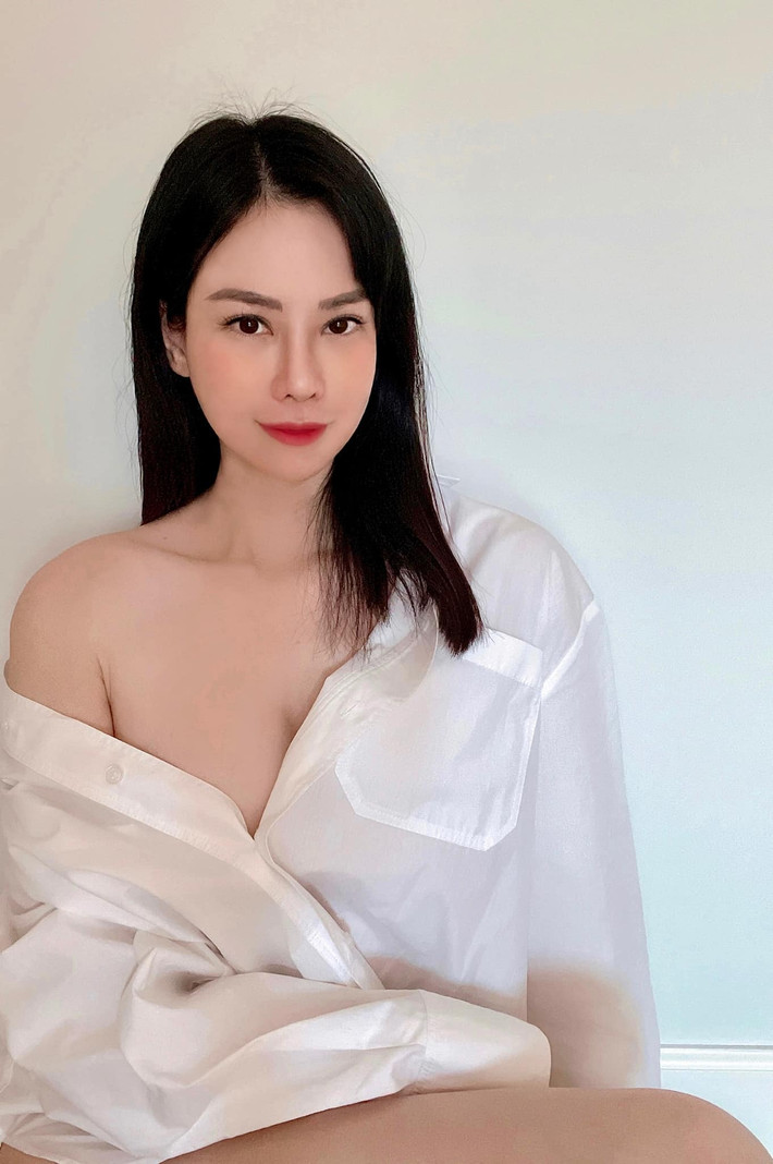 Sau đó vì chuyện gia đình đã gác lại mọi hoạt động giải trí. Cô và ông xã bén duyên trong một hoạt động thiện nguyện.
