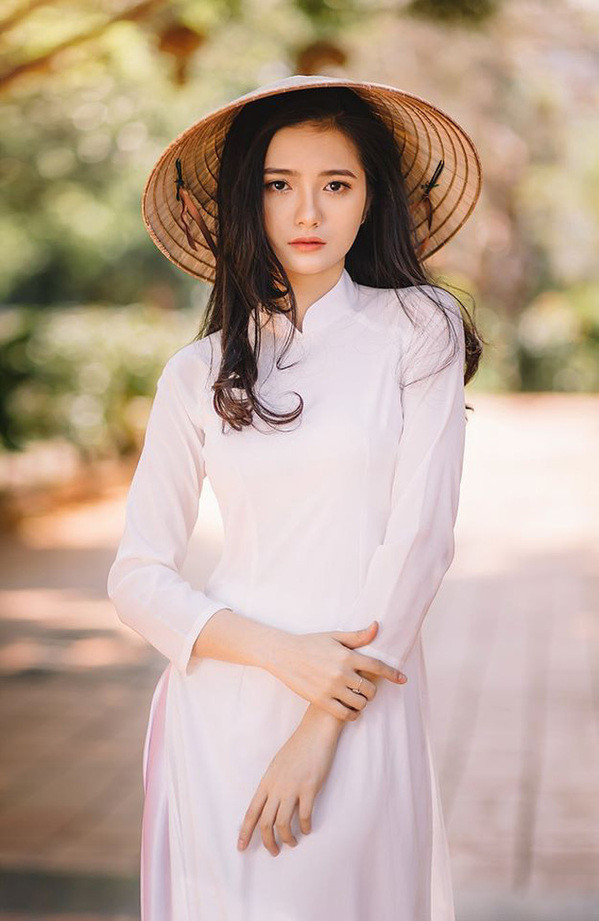 Nữ sinh chia sẻ rất bất ngờ khi bộ ảnh áo dài vừa đăng tải lại nhận được nhiều cảm tình từ cộng đồng mạng như vậy.