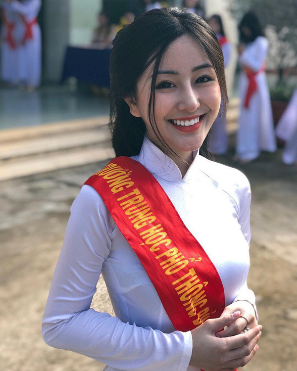 Võ Ngọc Trân là nữ sinh đã nổi tiếng ngay từ khi còn là một học sinh cấp 3.